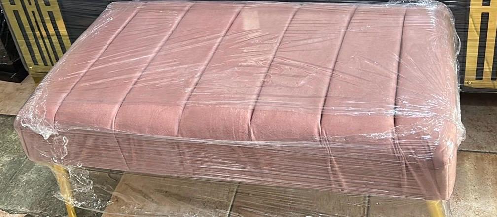 TABURETE ROSADO VIEJO