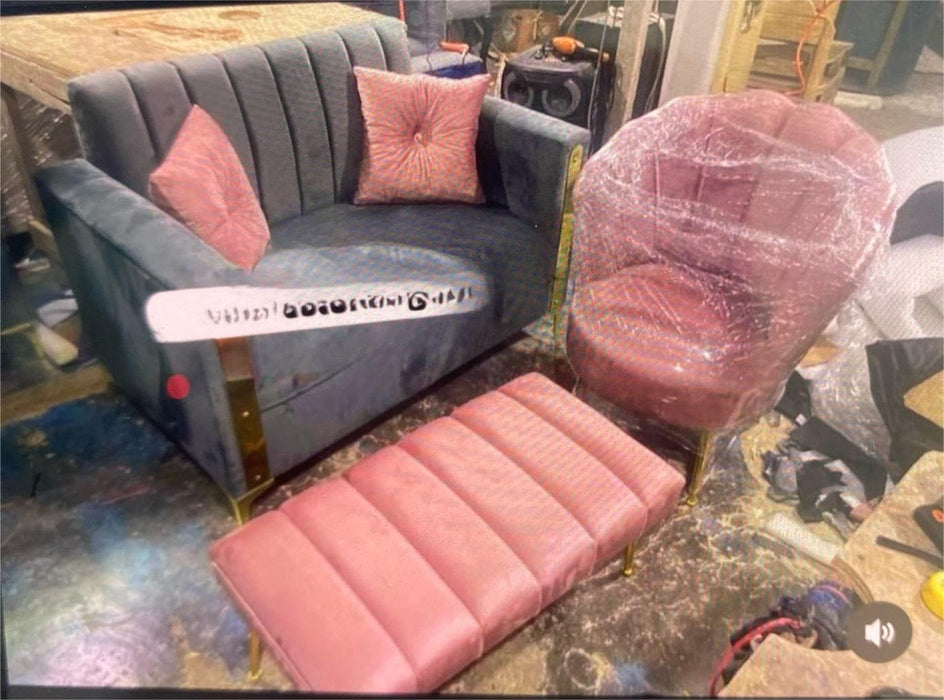 JUEGO DE MUEBLE CON DIVAN Y FLOR DE LOTE GRIS CON ROSADA