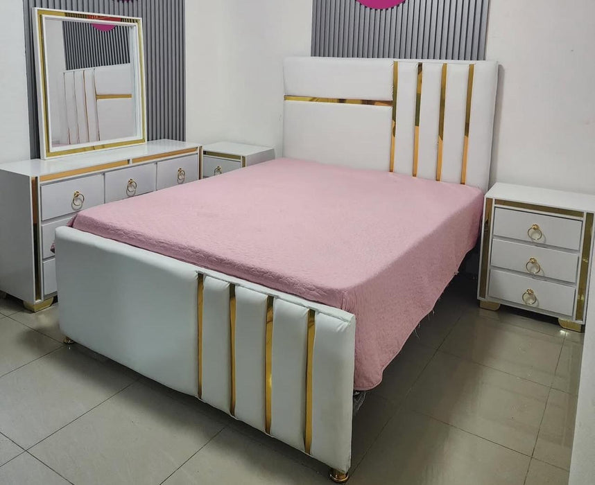 juego de habitacion tapizado con lamina dorada